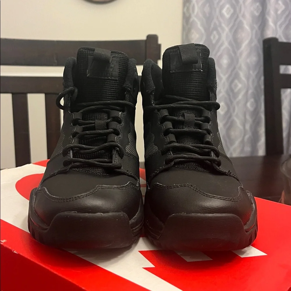 Nike Dual Fusion Hills Mid Boots 685621 020 H20 repel black Youth GS Boys Size 4